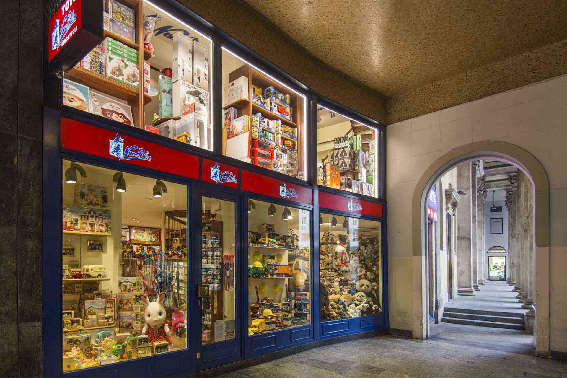 2-vetrina-galeria